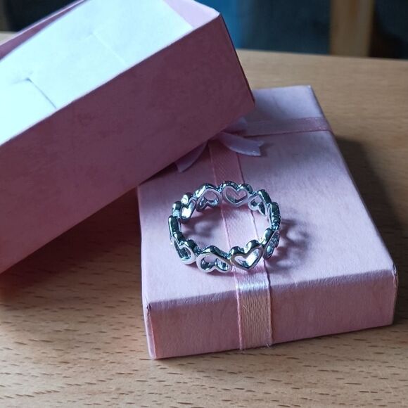 Sterling Silver Intertwined Hearts Band Ring - Size 7 & 8 - Picture 8 of 12